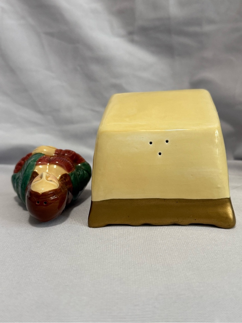 1997 Vandor Mona Lisa Ceramic Salt & Pepper Shaker Set in Picture Frame - Picture 4 of 6